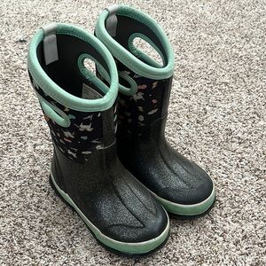 Girls size 12 Winter Bogs